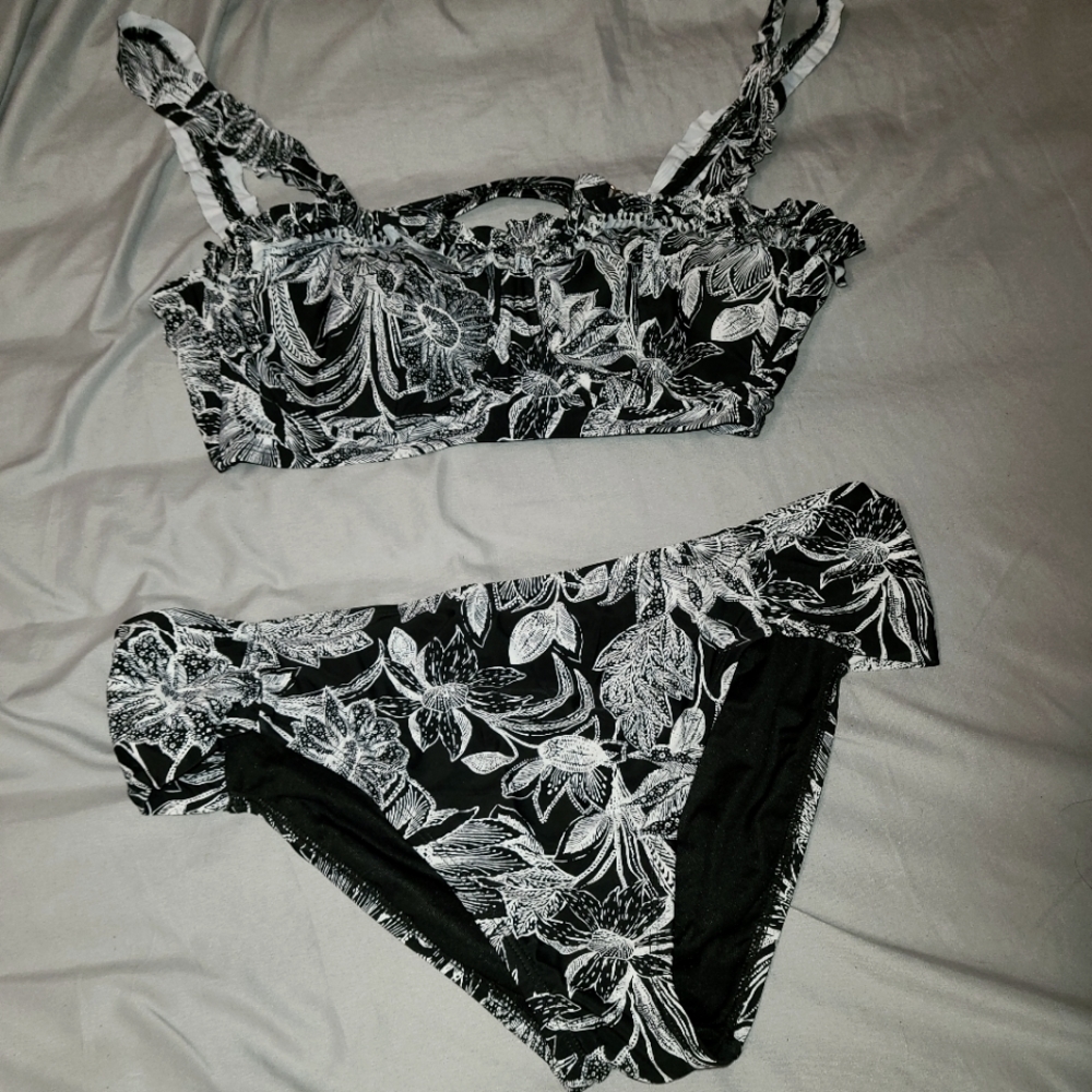 Black and White Ruffle Bikini